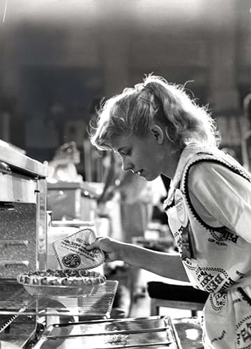 PillsburyBakeOff_Contestant_10thAnnual_1958